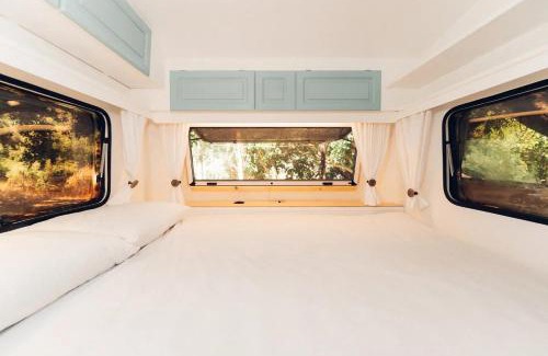 Sfinari Other | West nest caravan