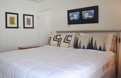 Racquet Club West House | West Racquet Club Art Room