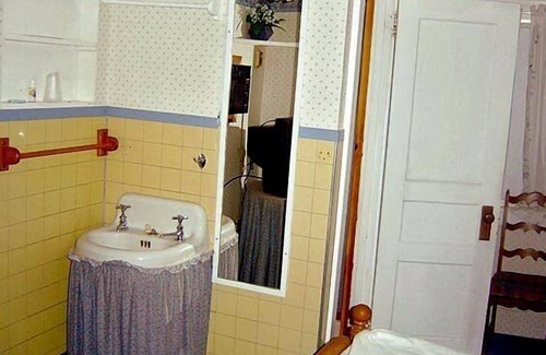 Bennington Hotel | West Road Motel