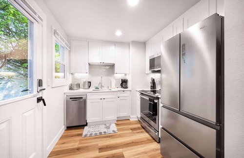 North Admiral House | West Seattle Retreat w/3 AC - Near Alki Beach
