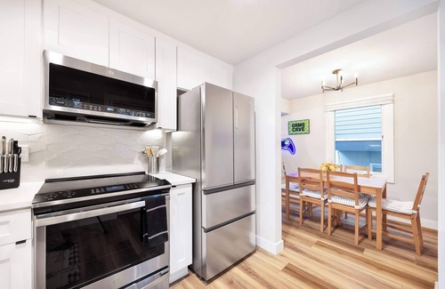 North Admiral House | West Seattle Retreat w/3 AC - Near Alki Beach