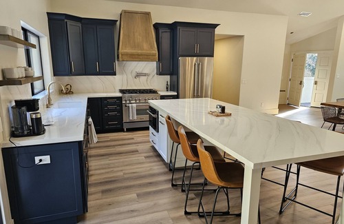 Templeton House | West Side 3BR/3BA - En suite layout, Pool&Hot Tub, nestled in oak covered hills!