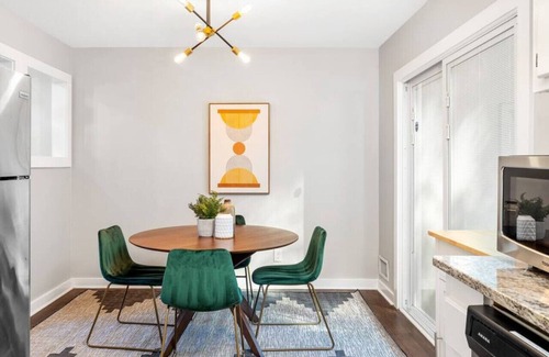 Collier Heights House | West Side Family-Friendly Modern Haven - Sleeps 12