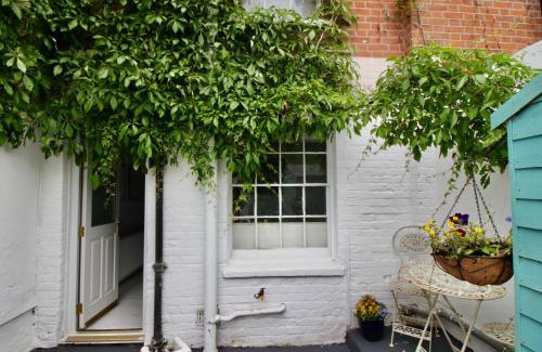 Harwich House | West Street Retreat Grade II listed townhouse