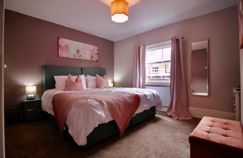 Harwich House | West Street Retreat Grade II listed townhouse