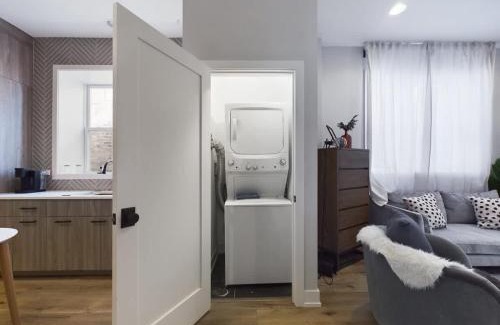 West Town Apartment | West Town 2BR with In-Unit Laundry and Onsite Parking