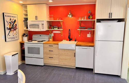 Bradenton Beach Cottage | West Unit of Beach to Bay Cottage.just 100 feet from Gulf Beach!