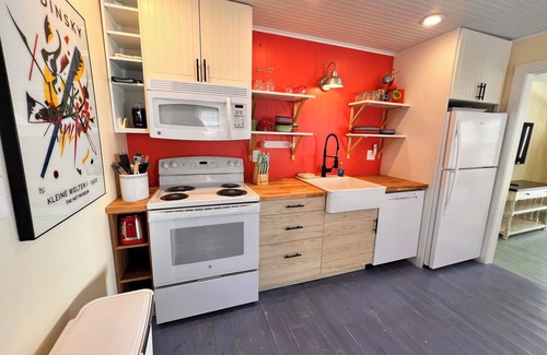 Bradenton Beach Cottage | West Unit of Beach to Bay Cottage.just 100 feet from Gulf Beach!