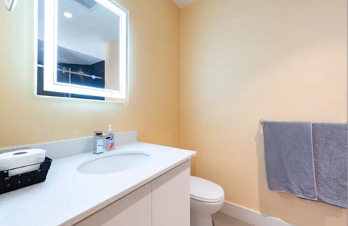 West Vancouver House | West Vancouver Guest Suite (Braeside St)
