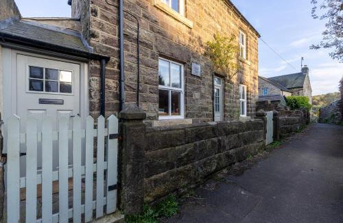 Matlock House | WEST VIEW COTTAGE - Charming Wensley Cottage in the Heart of Peaks