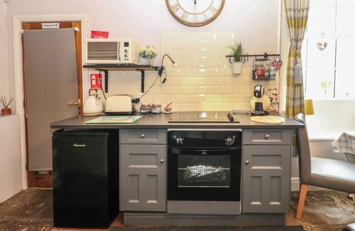 Anick Cottage | WEST WING COTTAGE, pet friendly, character holiday cottage in Hexham