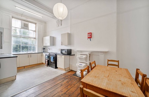 Clifton House | Westbourne Place Rooms - by Clifton Short Lets"