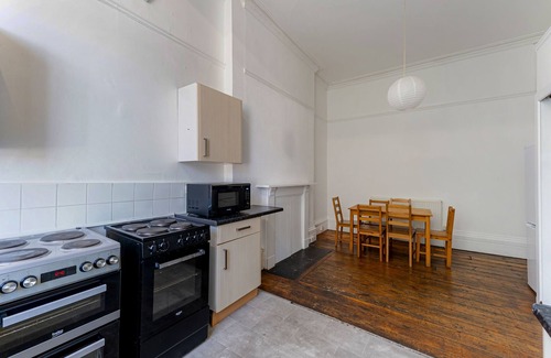 Clifton House | Westbourne Place Rooms - by Clifton Short Lets"