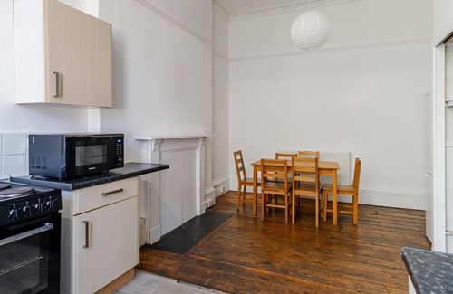Clifton House | Westbourne Place Rooms - by Clifton Short Lets"