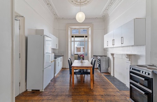 Clifton House | Westbourne Place Townhouse - by Clifton Short Lets