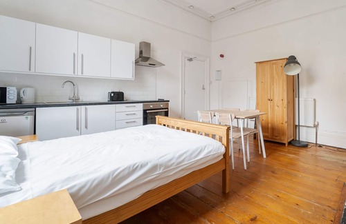 Clifton House | Westbourne Place Townhouse - by Clifton Short Lets