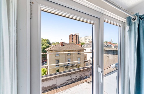 Clifton House | Westbourne Place Townhouse - by Clifton Short Lets