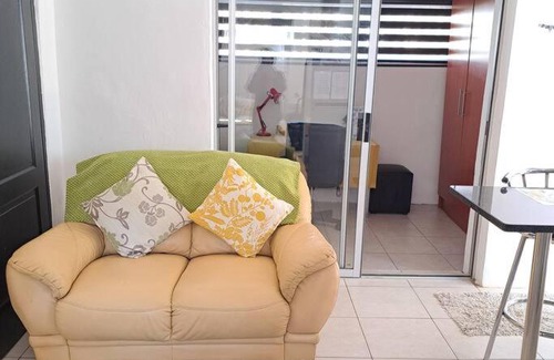 Greater Johannesburg Metropolitan Area Apartment | Westcliff Drive Lemon Tree Cottage