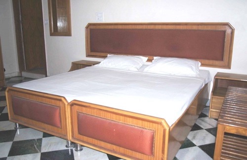 Jangpura Hotel | Westend Holiday Home