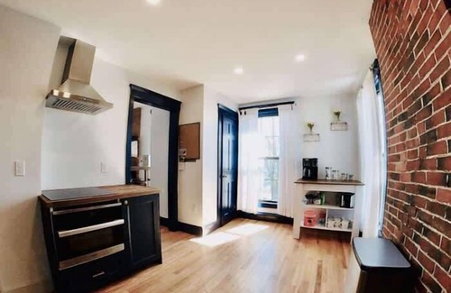 West End Apartment | WestEnd Large Penthouse walk to Old Port w/Parking