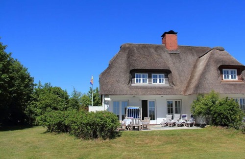 Nieblum House | Westerheide Modern retreat