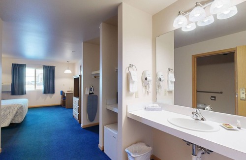 West End Hotel | Western Executive Inn