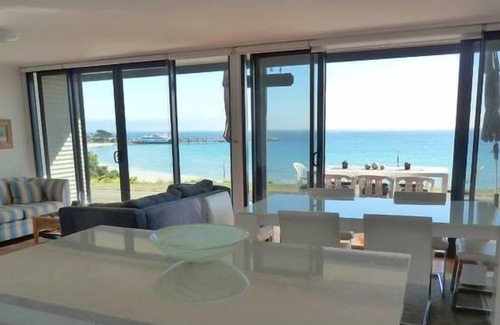 Penneshaw House | Western's Rest, Penneshaw, exceptional position, views and amenities, free wifi
