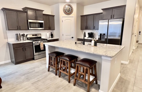 Las Cruces House | ⭐️ Western Style Casita with 3BR and a Fitness Room and BBQ grill