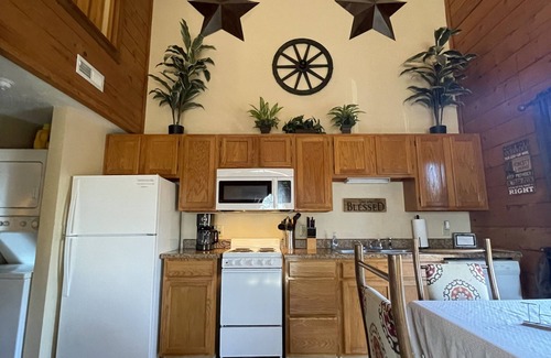 Table Rock Cabin | Western themed cabin condo close to Branson fun, area lakes, and pet friendly
