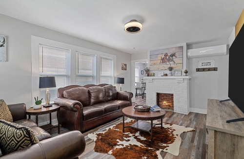 Fort Worth House | Western Themed Condo in the Heart of Downtown
