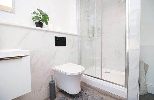 Newport Apartment | Western Way by Tŷ SA, 1BR Apartment in Newport