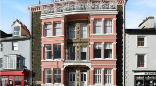 Aberdovey Apartment | Westhaven 5 Beachfront Luxury! Free Parking Permit