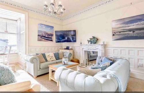 Aberdovey Apartment | Westhaven One