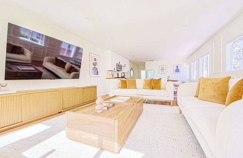 Melrose House | WestHollywood Villa 12PAX Jacuzzi&Garden Oasis