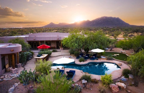 Sunrise Desert Vistas House | Westland by AvantStay Desert Oasis w/ Mountain View, Pool & Basketball Court!