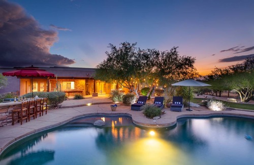 Sunrise Desert Vistas House | Westland by AvantStay Desert Oasis w/ Mountain View, Pool & Basketball Court!