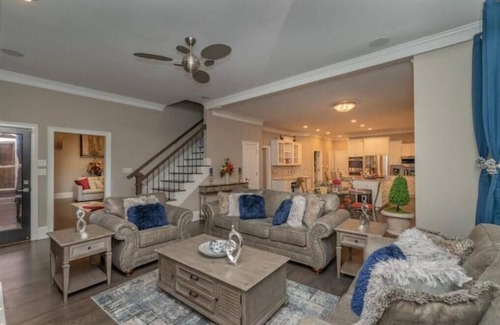 Martinez House | Westlake Estate's Grand Oasis