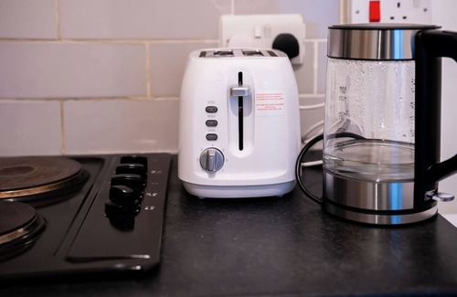 Kirkdale Apartment | Westminster couple getaway