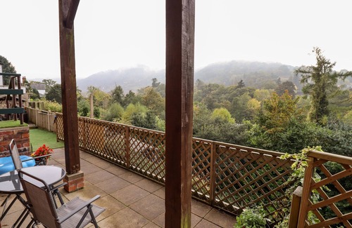 Llangollen Cottage | WESTOE HIDEAWAY, pet friendly, with a garden in Llangollen