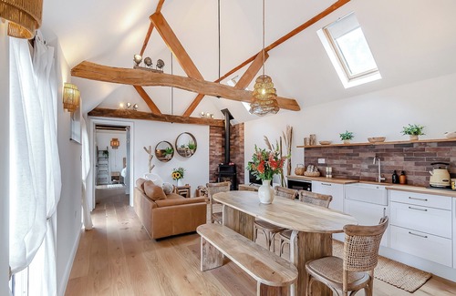 Guildford Cottage | Weston Cottage - UK50016