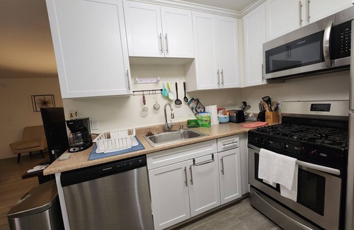 West Los Angeles House | Westpark 2BR Elite Residences, Free Parking