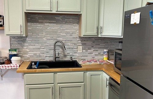 Westport House | Westport!! 2 bedroom with AC, 2 queen beds, 1 sleeper sofa full kitchen.Location