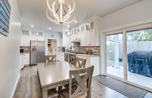 Westport House | Westport Home w/Hot Tub: 2 Blocks to Beach!