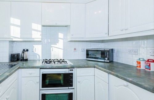 Basingstoke Cottage | Westside Apartment 1
