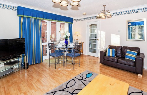 Basingstoke Cottage | Westside Apartment 1