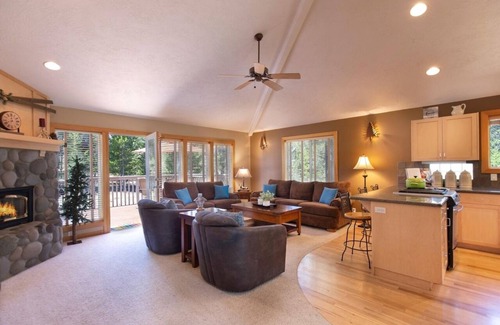 Sunriver House | Westside Retreat House - On Poplar Lane in Sunriver, Oregon