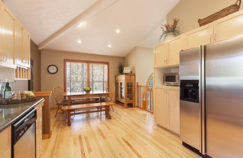 Sunriver House | Westside Retreat House - On Poplar Lane in Sunriver, Oregon