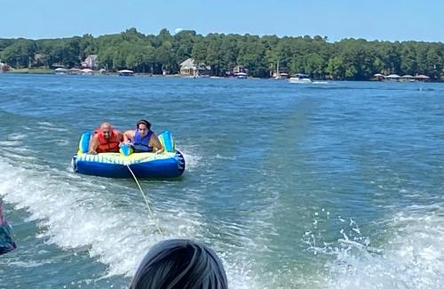 Prosperity Church Road Boat Rental | Wet anchor Tours