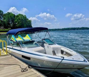 Prosperity Church Road Boat Rental | Wet anchor Tours