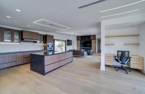 Woodland Hills House | WFH-Friendly Retreat with Views 4 Mi to Calabasas